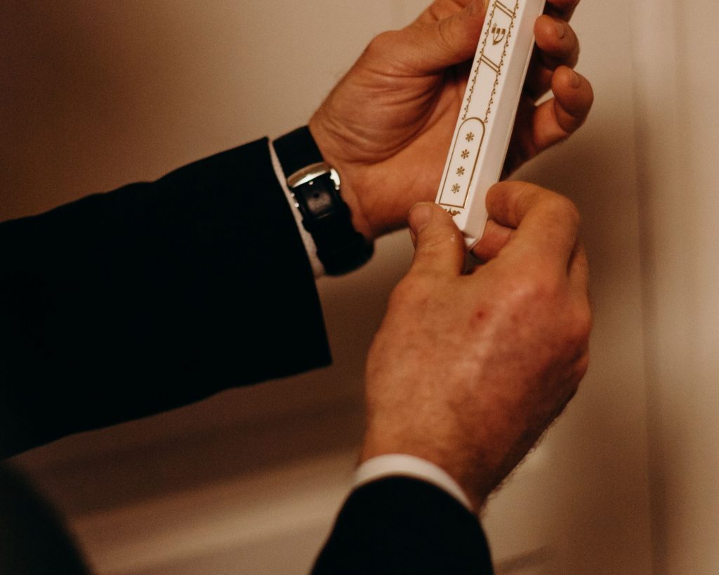 הכירו את אות והדר: תשמישי קדושה איכותיים לרכישה אונליין